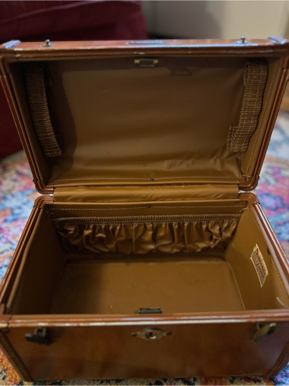 Samsonite Vintage 1940s Tan Hard-Shell Vanity Case with Brass Accent - Picture 9 of 11